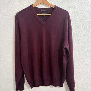 Club Room Estate Cashmere Mens Medium Burgundy V Neck Sweater NWT Flaws